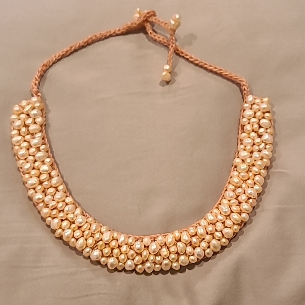 Pearl necklace adjustable length